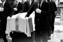the Godfather of the U.S. Paparazzi culture and one of the most controversial paparazzo of all time had a send off that he would have loved to cover. In fact Ron Galella orchestrated every part of his sendoff. He passed on at 91 yrs of age. His viewing was at Frank E Campbell where many of his photos were on display, and his final goodbye was at St Patricks Cathedral in NYC. Family and friends and some photographers who saw Ron as family and a friend attended and were able to say a final farewell .
Many believe one of his favorite subjects Jackie Kennedy, should get fair warning that Ron is on his way....
Photo by Diane L Cohen