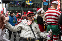 A Santa Con NYC 2021 participant waits outside Yardhouse in New York, NY, on Dec. 11, 2021. (Photo by Gabriele Holtermann/Sipa USA)