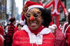 Santa Con NYC 2021 kicks off on Broadway in New York, NY, on Dec. 11, 2021. (Photo by Gabriele Holtermann/Sipa USA)