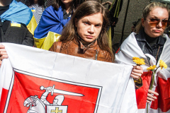 Stimulated by the recent bombings of Mariupol and the children killed and orphans left at risk,, Razom for Ukraine and Ukrainian Jersey City organized a peaceful protest in NYC and major cities in the US.
Starting in Midtown at the UNICEF offices to Fox News then ending in Times Square, the peaceful march of several hundred chanted “Save our Children” and “Putin is a Killer”. People from the local community as well as other neighboring countries came to protest and speak in the final part of the March. Manhattan, NY. March 18, 2022. (C) Bianca Otero