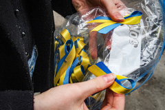 Stimulated by the recent bombings of Mariupol and the children killed and orphans left at risk,, Razom for Ukraine and Ukrainian Jersey City organized a peaceful protest in NYC and major cities in the US.
Starting in Midtown at the UNICEF offices to Fox News then ending in Times Square, the peaceful march of several hundred chanted “Save our Children” and “Putin is a Killer”. People from the local community as well as other neighboring countries came to protest and speak in the final part of the March. Manhattan, NY. March 18, 2022. (C) Bianca Otero