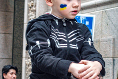 Stimulated by the recent bombings of Mariupol and the children killed and orphans left at risk,, Razom for Ukraine and Ukrainian Jersey City organized a peaceful protest in NYC and major cities in the US.
Starting in Midtown at the UNICEF offices to Fox News then ending in Times Square, the peaceful march of several hundred chanted “Save our Children” and “Putin is a Killer”. People from the local community as well as other neighboring countries came to protest and speak in the final part of the March. Manhattan, NY. March 18, 2022. (C) Bianca Otero