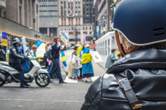 Stimulated by the recent bombings of Mariupol and the children killed and orphans left at risk,, Razom for Ukraine and Ukrainian Jersey City organized a peaceful protest in NYC and major cities in the US.
Starting in Midtown at the UNICEF offices to Fox News then ending in Times Square, the peaceful march of several hundred chanted “Save our Children” and “Putin is a Killer”. People from the local community as well as other neighboring countries came to protest and speak in the final part of the March. Manhattan, NY. March 18, 2022. (C) Bianca Otero
