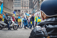 Stimulated by the recent bombings of Mariupol and the children killed and orphans left at risk,, Razom for Ukraine and Ukrainian Jersey City organized a peaceful protest in NYC and major cities in the US.
Starting in Midtown at the UNICEF offices to Fox News then ending in Times Square, the peaceful march of several hundred chanted “Save our Children” and “Putin is a Killer”. People from the local community as well as other neighboring countries came to protest and speak in the final part of the March. Manhattan, NY. March 18, 2022. (C) Bianca Otero