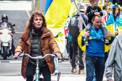 Stimulated by the recent bombings of Mariupol and the children killed and orphans left at risk,, Razom for Ukraine and Ukrainian Jersey City organized a peaceful protest in NYC and major cities in the US.
Starting in Midtown at the UNICEF offices to Fox News then ending in Times Square, the peaceful march of several hundred chanted “Save our Children” and “Putin is a Killer”. People from the local community as well as other neighboring countries came to protest and speak in the final part of the March. Manhattan, NY. March 18, 2022. (C) Bianca Otero