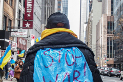 Stimulated by the recent bombings of Mariupol and the children killed and orphans left at risk,, Razom for Ukraine and Ukrainian Jersey City organized a peaceful protest in NYC and major cities in the US.
Starting in Midtown at the UNICEF offices to Fox News then ending in Times Square, the peaceful march of several hundred chanted “Save our Children” and “Putin is a Killer”. People from the local community as well as other neighboring countries came to protest and speak in the final part of the March. Manhattan, NY. March 18, 2022. (C) Bianca Otero