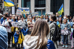 Stimulated by the recent bombings of Mariupol and the children killed and orphans left at risk,, Razom for Ukraine and Ukrainian Jersey City organized a peaceful protest in NYC and major cities in the US.
Starting in Midtown at the UNICEF offices to Fox News then ending in Times Square, the peaceful march of several hundred chanted “Save our Children” and “Putin is a Killer”. People from the local community as well as other neighboring countries came to protest and speak in the final part of the March. Manhattan, NY. March 18, 2022. (C) Bianca Otero