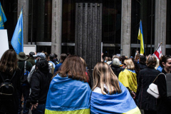 Stimulated by the recent bombings of Mariupol and the children killed and orphans left at risk,, Razom for Ukraine and Ukrainian Jersey City organized a peaceful protest in NYC and major cities in the US.
Starting in Midtown at the UNICEF offices to Fox News then ending in Times Square, the peaceful march of several hundred chanted “Save our Children” and “Putin is a Killer”. People from the local community as well as other neighboring countries came to protest and speak in the final part of the March. Manhattan, NY. March 18, 2022. (C) Bianca Otero