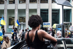 Stimulated by the recent bombings of Mariupol and the children killed and orphans left at risk,, Razom for Ukraine and Ukrainian Jersey City organized a peaceful protest in NYC and major cities in the US.
Starting in Midtown at the UNICEF offices to Fox News then ending in Times Square, the peaceful march of several hundred chanted “Save our Children” and “Putin is a Killer”. People from the local community as well as other neighboring countries came to protest and speak in the final part of the March. Manhattan, NY. March 18, 2022. (C) Bianca Otero