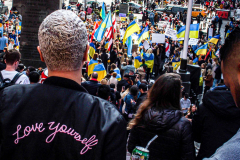 Stimulated by the recent bombings of Mariupol and the children killed and orphans left at risk,, Razom for Ukraine and Ukrainian Jersey City organized a peaceful protest in NYC and major cities in the US.
Starting in Midtown at the UNICEF offices to Fox News then ending in Times Square, the peaceful march of several hundred chanted “Save our Children” and “Putin is a Killer”. People from the local community as well as other neighboring countries came to protest and speak in the final part of the March. Manhattan, NY. March 18, 2022. (C) Bianca Otero
