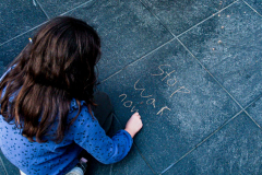 Stimulated by the recent bombings of Mariupol and the children killed and orphans left at risk,, Razom for Ukraine and Ukrainian Jersey City organized a peaceful protest in NYC and major cities in the US.
Starting in Midtown at the UNICEF offices to Fox News then ending in Times Square, the peaceful march of several hundred chanted “Save our Children” and “Putin is a Killer”. People from the local community as well as other neighboring countries came to protest and speak in the final part of the March. Manhattan, NY. March 18, 2022. (C) Bianca Otero
