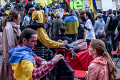Stimulated by the recent bombings of Mariupol and the children killed and orphans left at risk,, Razom for Ukraine and Ukrainian Jersey City organized a peaceful protest in NYC and major cities in the US.
Starting in Midtown at the UNICEF offices to Fox News then ending in Times Square, the peaceful march of several hundred chanted “Save our Children” and “Putin is a Killer”. People from the local community as well as other neighboring countries came to protest and speak in the final part of the March. Manhattan, NY. March 18, 2022. (C) Bianca Otero