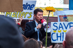 Stimulated by the recent bombings of Mariupol and the children killed and orphans left at risk,, Razom for Ukraine and Ukrainian Jersey City organized a peaceful protest in NYC and major cities in the US.
Starting in Midtown at the UNICEF offices to Fox News then ending in Times Square, the peaceful march of several hundred chanted “Save our Children” and “Putin is a Killer”. People from the local community as well as other neighboring countries came to protest and speak in the final part of the March. Manhattan, NY. March 18, 2022. (C) Bianca Otero