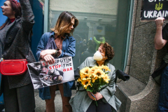 Stimulated by the recent bombings of Mariupol and the children killed and orphans left at risk,, Razom for Ukraine and Ukrainian Jersey City organized a peaceful protest in NYC and major cities in the US.
Starting in Midtown at the UNICEF offices to Fox News then ending in Times Square, the peaceful march of several hundred chanted “Save our Children” and “Putin is a Killer”. People from the local community as well as other neighboring countries came to protest and speak in the final part of the March. Manhattan, NY. March 18, 2022. (C) Bianca Otero