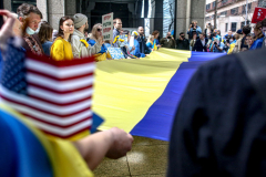 Stimulated by the recent bombings of Mariupol and the children killed and orphans left at risk,, Razom for Ukraine and Ukrainian Jersey City organized a peaceful protest in NYC and major cities in the US.
Starting in Midtown at the UNICEF offices to Fox News then ending in Times Square, the peaceful march of several hundred chanted “Save our Children” and “Putin is a Killer”. People from the local community as well as other neighboring countries came to protest and speak in the final part of the March. Manhattan, NY. March 18, 2022. (C) Bianca Otero