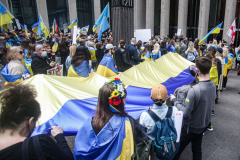 Stimulated by the recent bombings of Mariupol and the children killed and orphans left at risk,, Razom for Ukraine and Ukrainian Jersey City organized a peaceful protest in NYC and major cities in the US.
Starting in Midtown at the UNICEF offices to Fox News then ending in Times Square, the peaceful march of several hundred chanted “Save our Children” and “Putin is a Killer”. People from the local community as well as other neighboring countries came to protest and speak in the final part of the March. Manhattan, NY. March 18, 2022. (C) Bianca Otero