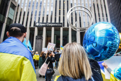 Stimulated by the recent bombings of Mariupol and the children killed and orphans left at risk,, Razom for Ukraine and Ukrainian Jersey City organized a peaceful protest in NYC and major cities in the US.
Starting in Midtown at the UNICEF offices to Fox News then ending in Times Square, the peaceful march of several hundred chanted “Save our Children” and “Putin is a Killer”. People from the local community as well as other neighboring countries came to protest and speak in the final part of the March. Manhattan, NY. March 18, 2022. (C) Bianca Otero