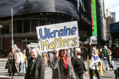Stimulated by the recent bombings of Mariupol and the children killed and orphans left at risk,, Razom for Ukraine and Ukrainian Jersey City organized a peaceful protest in NYC and major cities in the US.
Starting in Midtown at the UNICEF offices to Fox News then ending in Times Square, the peaceful march of several hundred chanted “Save our Children” and “Putin is a Killer”. People from the local community as well as other neighboring countries came to protest and speak in the final part of the March. Manhattan, NY. March 18, 2022. (C) Bianca Otero