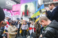 Stimulated by the recent bombings of Mariupol and the children killed and orphans left at risk,, Razom for Ukraine and Ukrainian Jersey City organized a peaceful protest in NYC and major cities in the US.
Starting in Midtown at the UNICEF offices to Fox News then ending in Times Square, the peaceful march of several hundred chanted “Save our Children” and “Putin is a Killer”. People from the local community as well as other neighboring countries came to protest and speak in the final part of the March. Manhattan, NY. March 18, 2022. (C) Bianca Otero