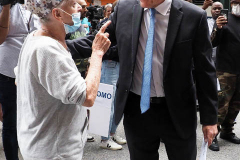 Curtis Sliwa, Republican Mayoral candidate for New York City, speaks with a woman outside the Manhattan office of New York Governor Andrew Cuomo in New York on 04 August 2021. Sliwa called for Governor Andrew Cuomo to step down amid the Attorney General's report backing up allegations that the Governor sexually harassed women.