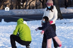 A family snowfight