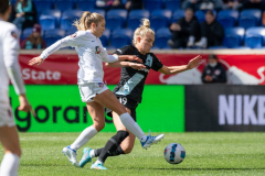 Washington Spirit v NY/NJ Gotham FC, soccer match at Red Bull Arena, Harrison, NJ. Ashley Sanchez, Kristie Mewis
