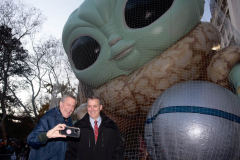 11.24.21 Mayor Bill De Blasio, NYPD COMMISSIONER Dermot Shea,Macy’s CEO Jeff Gennette hold press conference at the staging area for the 2021 Macy’s Thanksgiving Day parade.
(C) Steve Sands/ New York Newswire