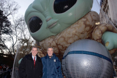 11.24.21 Mayor Bill De Blasio, NYPD COMMISSIONER Dermot Shea,Macy’s CEO Jeff Gennette hold press conference at the staging area for the 2021 Macy’s Thanksgiving Day parade.
(C) Steve Sands/ New York Newswire