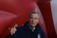 11.24.21 Mayor Bill De Blasio, NYPD COMMISSIONER Dermot Shea,Macy’s CEO Jeff Gennette hold press conference at the staging area for the 2021 Macy’s Thanksgiving Day parade.
(C) Steve Sands/ New York Newswire