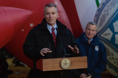 11.24.21 Mayor Bill De Blasio, NYPD COMMISSIONER Dermot Shea,Macy’s CEO Jeff Gennette hold press conference at the staging area for the 2021 Macy’s Thanksgiving Day parade.
(C) Steve Sands/ New York Newswire