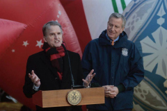 11.24.21 Mayor Bill De Blasio, NYPD COMMISSIONER Dermot Shea,Macy’s CEO Jeff Gennette hold press conference at the staging area for the 2021 Macy’s Thanksgiving Day parade.
(C) Steve Sands/ New York Newswire