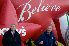 11.24.21 Mayor Bill De Blasio, NYPD COMMISSIONER Dermot Shea,Macy’s CEO Jeff Gennette hold press conference at the staging area for the 2021 Macy’s Thanksgiving Day parade.
(C) Steve Sands/ New York Newswire
