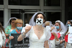 New York,   N.Y.. –Unchained At Last and advocates dressed in bridal gowns and veils, with arms chained and mouths taped, gathered in Manhattan outside Gov. Cuomo’s office to celebrate that New York just became the sixth state to end child marriage.