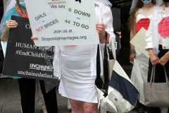 New York,   N.Y.. –Unchained At Last and advocates dressed in bridal gowns and veils, with arms chained and mouths taped, gathered in Manhattan outside Gov. Cuomo’s office to celebrate that New York just became the sixth state to end child marriage.